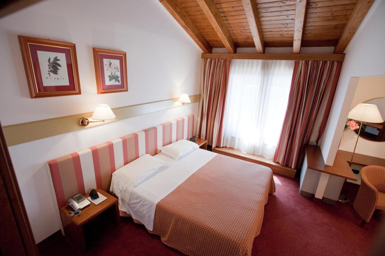 Eurohotel Palace マニアーゴ エクステリア 写真