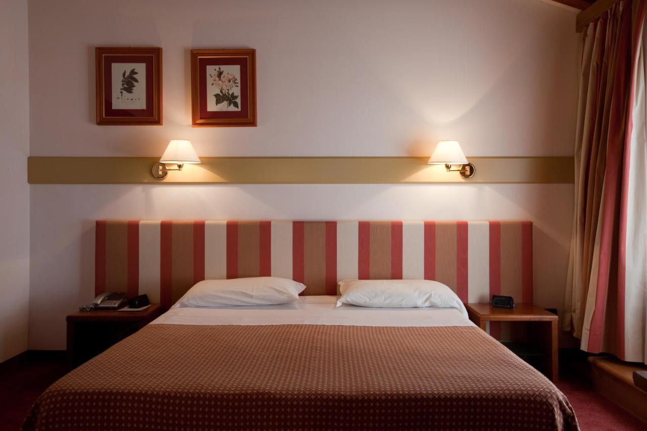 Eurohotel Palace マニアーゴ エクステリア 写真