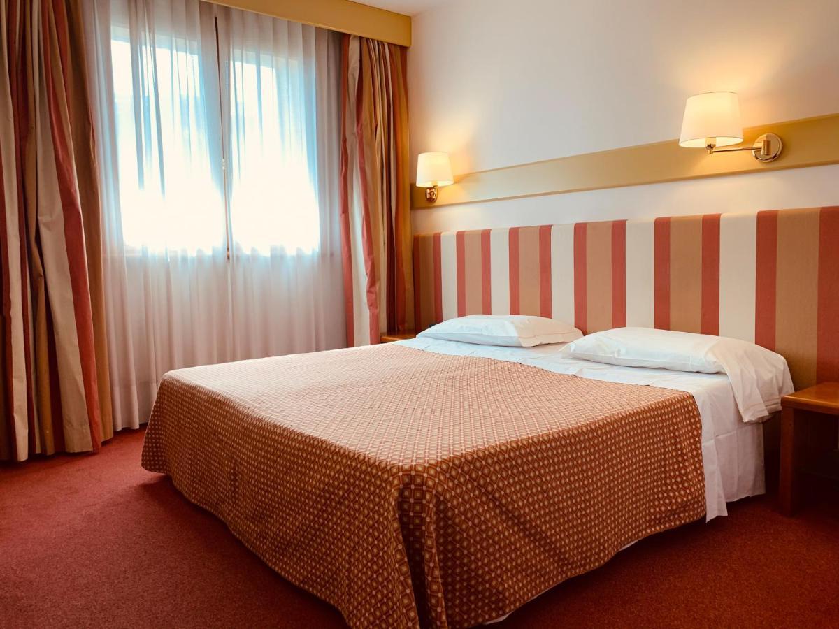 Eurohotel Palace マニアーゴ エクステリア 写真